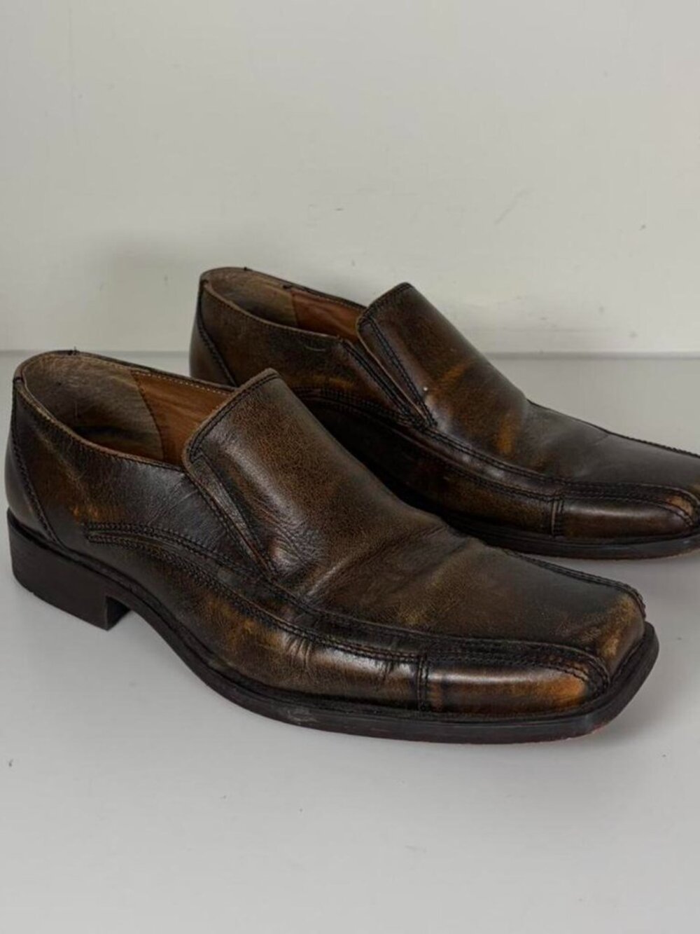 2000s Distressed Leather Dress Shoes